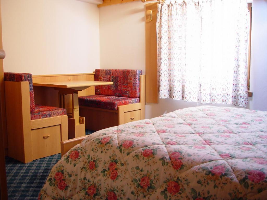 Dolomiti Appart&Rooms Varena Pokoj fotografie